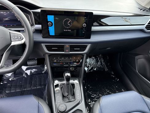 New 2025 Volkswagen Taos SEL image 20