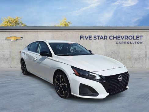 Used 2025 Nissan Altima 2.5 SR FWD image 1