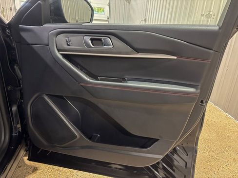 Used 2025 Ford Explorer ST-Line w/ ST-Line Street Pack image 29