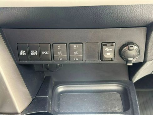 Used 2016 Toyota RAV4 Limited image 39