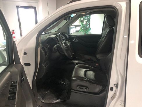 Used 2010 Nissan Frontier PRO-4X w/ Pro-4x Value Truck Pkg AWD/4WD image 11