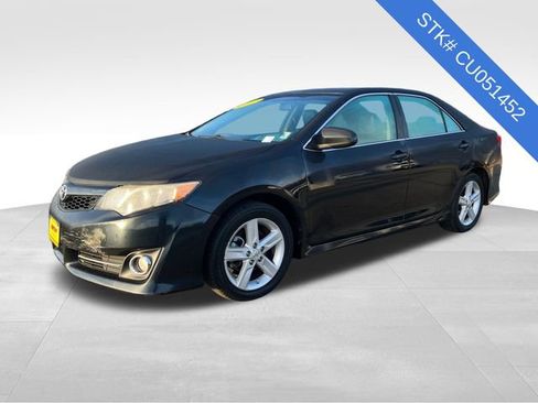 Used 2012 Toyota Camry L image 3