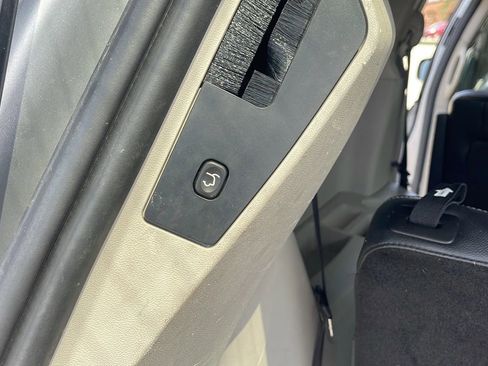 Used 2020 Dodge Grand Caravan SXT image 21