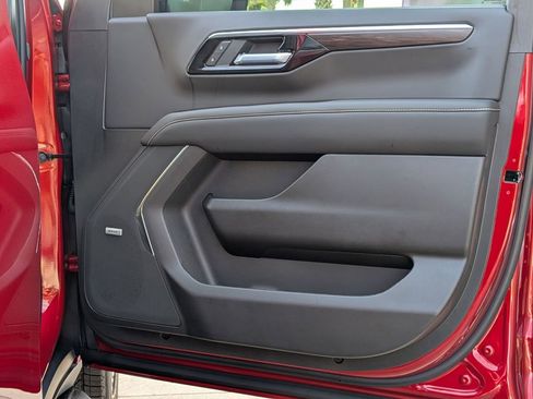 New 2026 Chevrolet Suburban Premier RWD image 19