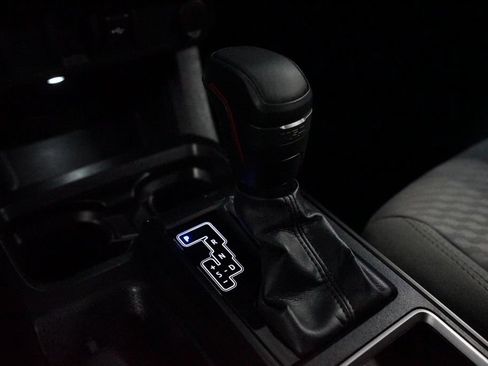 Certified 2022 Toyota Tacoma SR AWD/4WD image 21