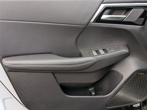New 2026 Mitsubishi Outlander LE image 13