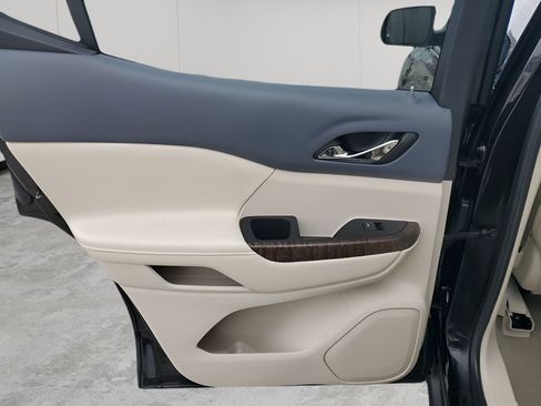 Used 2023 GMC Acadia Denali w/ Denali Technology Package image 18