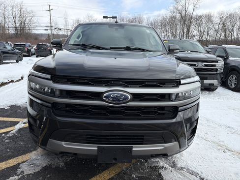 Used 2023 Ford Expedition Max XLT image 3