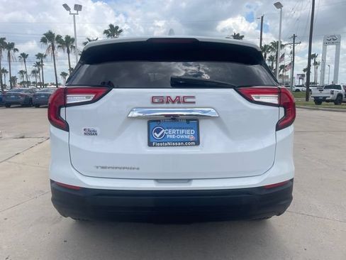 Used 2024 GMC Terrain SLE w/ Driver Convenience Package FWD image 4