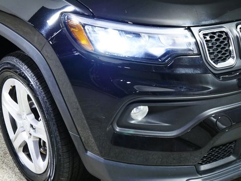 Used 2024 Jeep Compass Latitude image 16