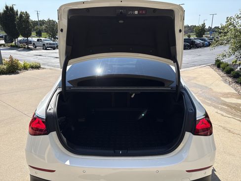 Used 2025 Mercedes-Benz E 350 4MATIC Sedan image 32