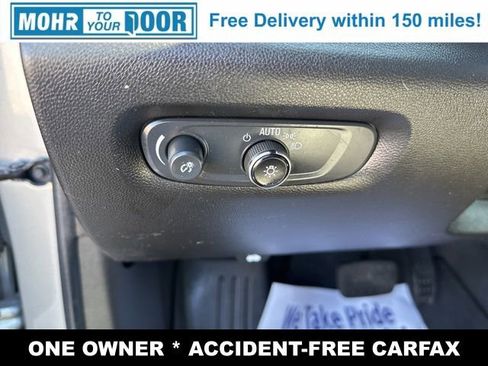 Used 2023 Chevrolet Traverse LT image 25