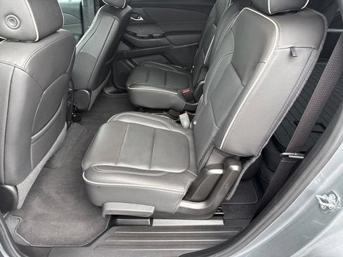 Used 2023 Chevrolet Traverse Premier AWD/4WD image 11