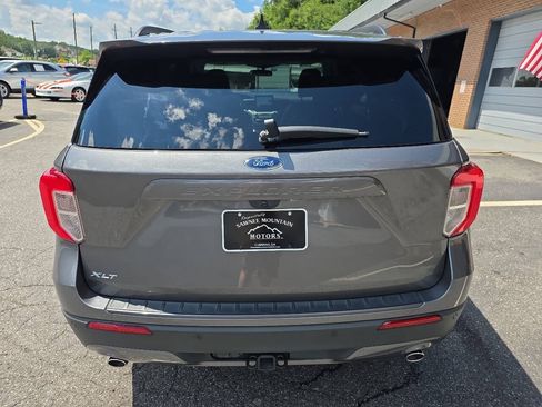 Used 2023 Ford Explorer XLT w/ Equipment Group 202A RWD image 5