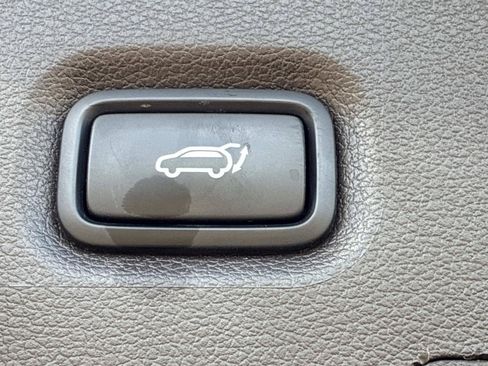 Used 2019 Hyundai Santa Fe Limited AWD/4WD image 18