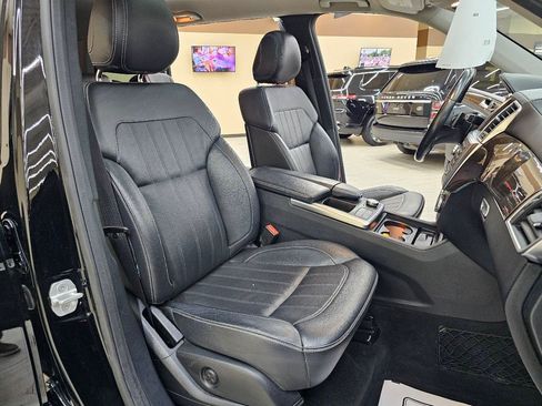 Used 2015 Mercedes-Benz GL 450 4MATIC w/ Appearance Package image 22