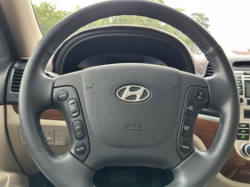 Used 2009 Hyundai Santa Fe Limited FWD image 18