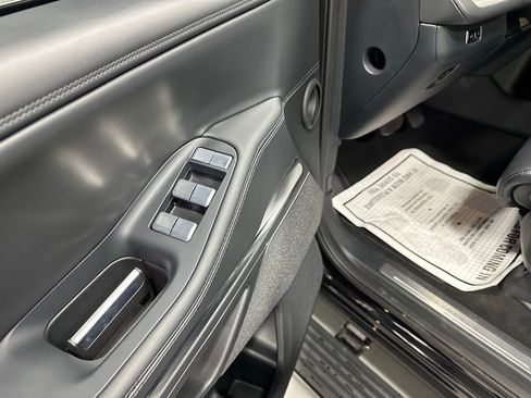 Used 2025 Lincoln Navigator Reserve image 9