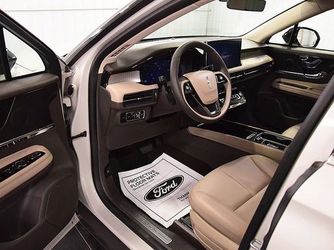 Used 2023 Lincoln Corsair AWD w/ Equipment Group 101A image 16