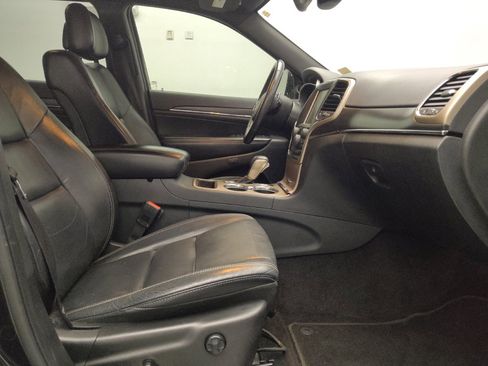 Used 2017 Jeep Grand Cherokee Limited image 21