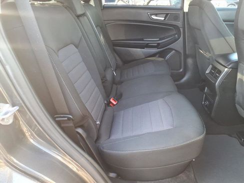 Used 2020 Ford Edge SE image 14