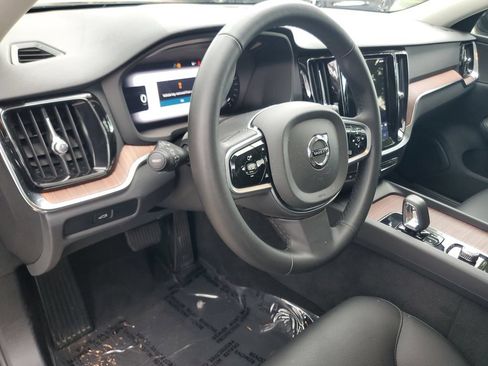 Certified 2025 Volvo V60 B5 Cross Country Plus AWD/4WD image 17