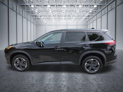 Certified 2024 Nissan Rogue SV FWD image 4