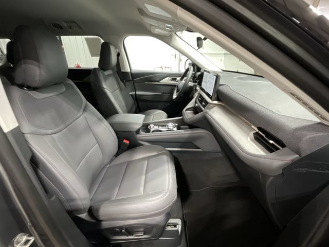 Used 2026 Ford Explorer Active w/ Active Comfort Package AWD/4WD image 30