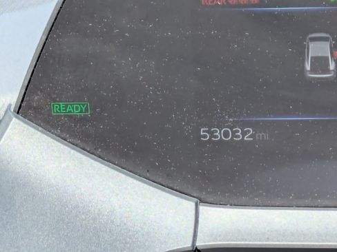 Used 2025 Toyota Prius LE FWD image 29