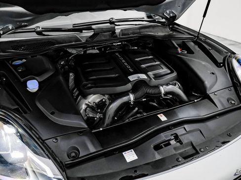Used 2017 Porsche Cayenne S image 88