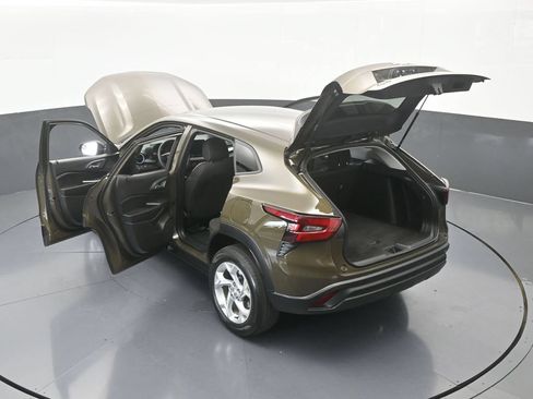 Used 2024 Chevrolet Trax LS w/ LS Convenience Package FWD image 60