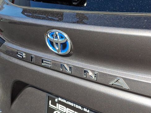 Used 2024 Toyota Sienna Platinum AWD/4WD image 34