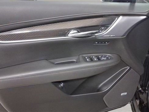 Used 2024 Cadillac XT6 Sport w/ Technology Package image 25