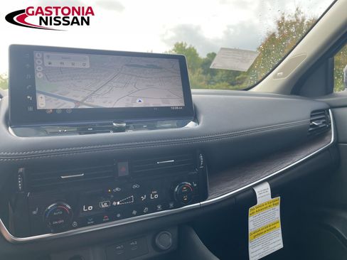 Used 2026 Nissan Rogue Platinum w/ Platinum Premium Package image 29