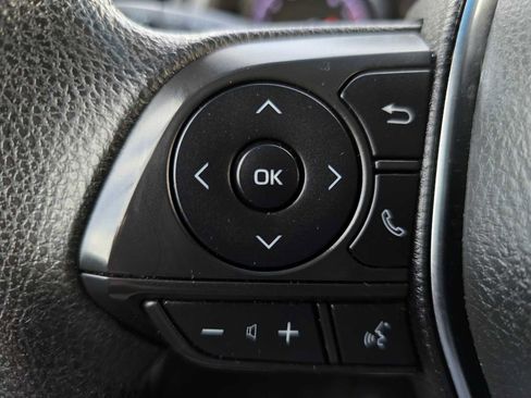 Used 2019 Toyota Camry LE image 32