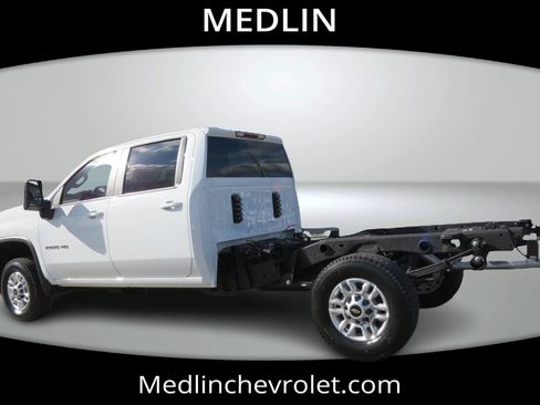 Used 2025 Chevrolet Silverado 2500 LT w/ Convenience Package AWD/4WD image 5
