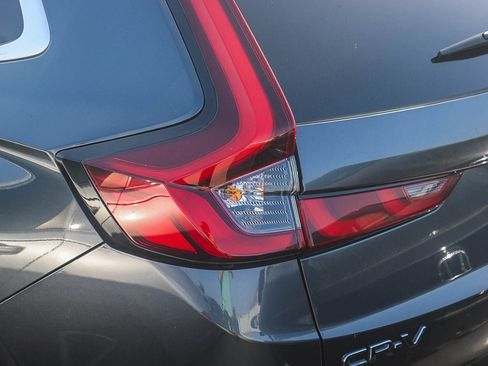 Used 2025 Honda CR-V EX image 11
