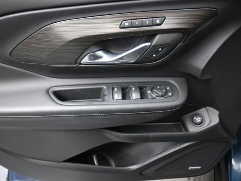 Used 2024 GMC Terrain SLT w/ Infotainment Package II image 13