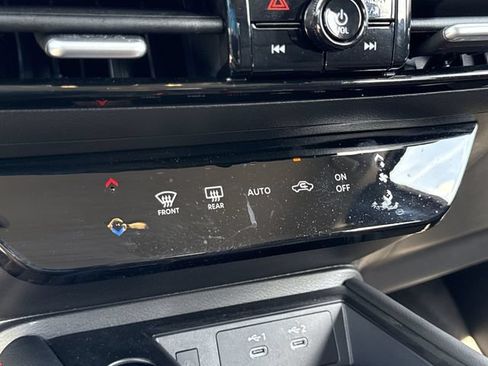Certified 2025 Nissan Kicks SR FWD image 7