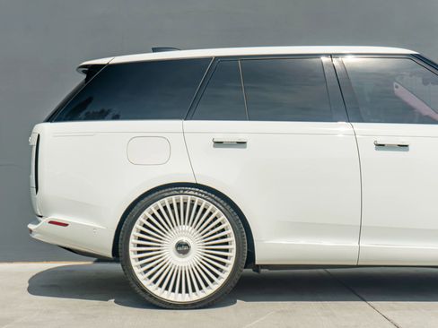 Used 2025 Land Rover Range Rover SE image 31