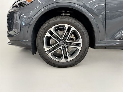 Used 2025 Audi Q5 Premium w/ Convenience Package image 23