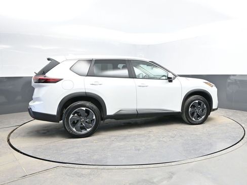 Used 2025 Nissan Rogue SV image 10