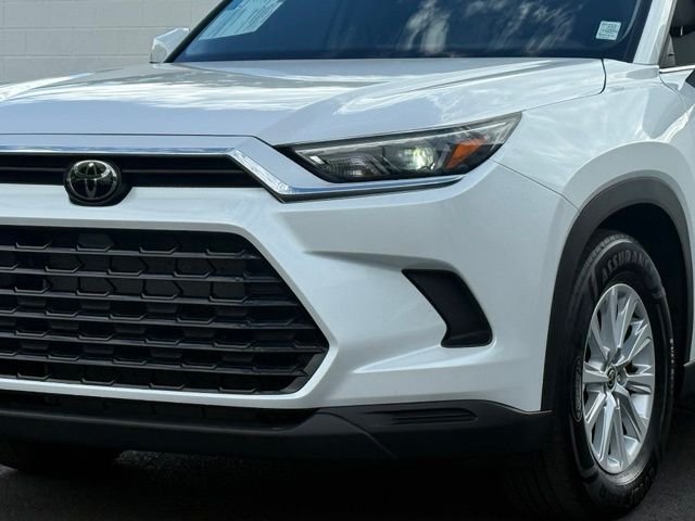Used 2024 Toyota Grand Highlander FWD image 2