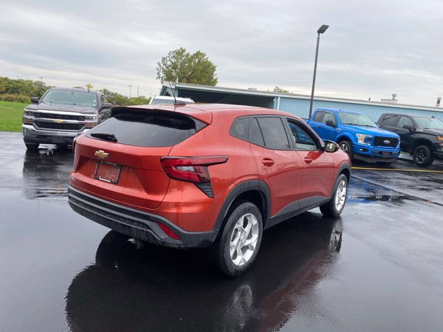 Used 2024 Chevrolet Trax LS w/ LS Convenience Package FWD image 22