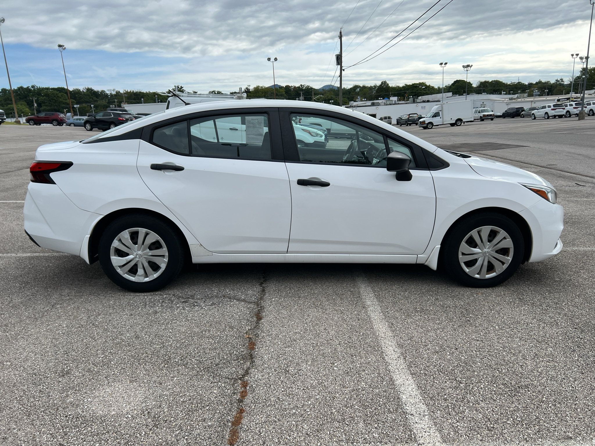 Used 2021 Nissan Versa S FWD image 2
