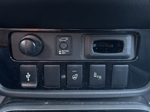 Used 2019 Mitsubishi Outlander GT image 30