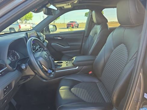Used 2024 Toyota Highlander XSE image 16