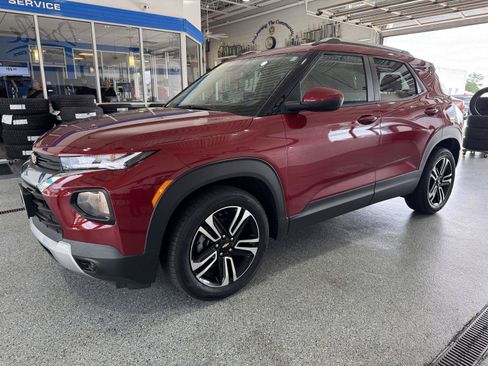 Used 2021 Chevrolet TrailBlazer LT w/ Driver Confidence Package FWD image 4