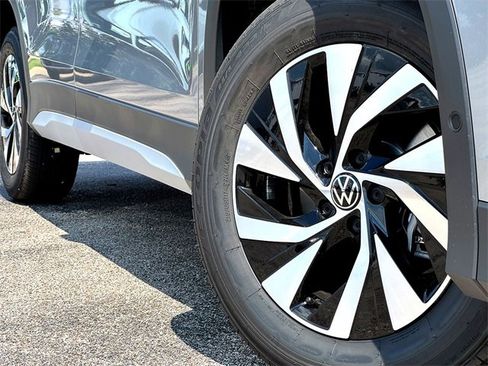 New 2025 Volkswagen Tiguan S image 2