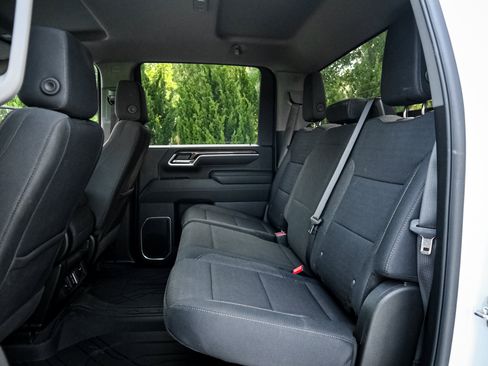 Used 2025 Chevrolet Silverado 2500 LT w/ Convenience Package AWD/4WD image 8
